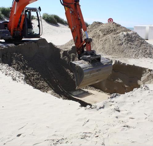 Graafmachine bij proefsleuven tijdens archeologisch vooronderzoek